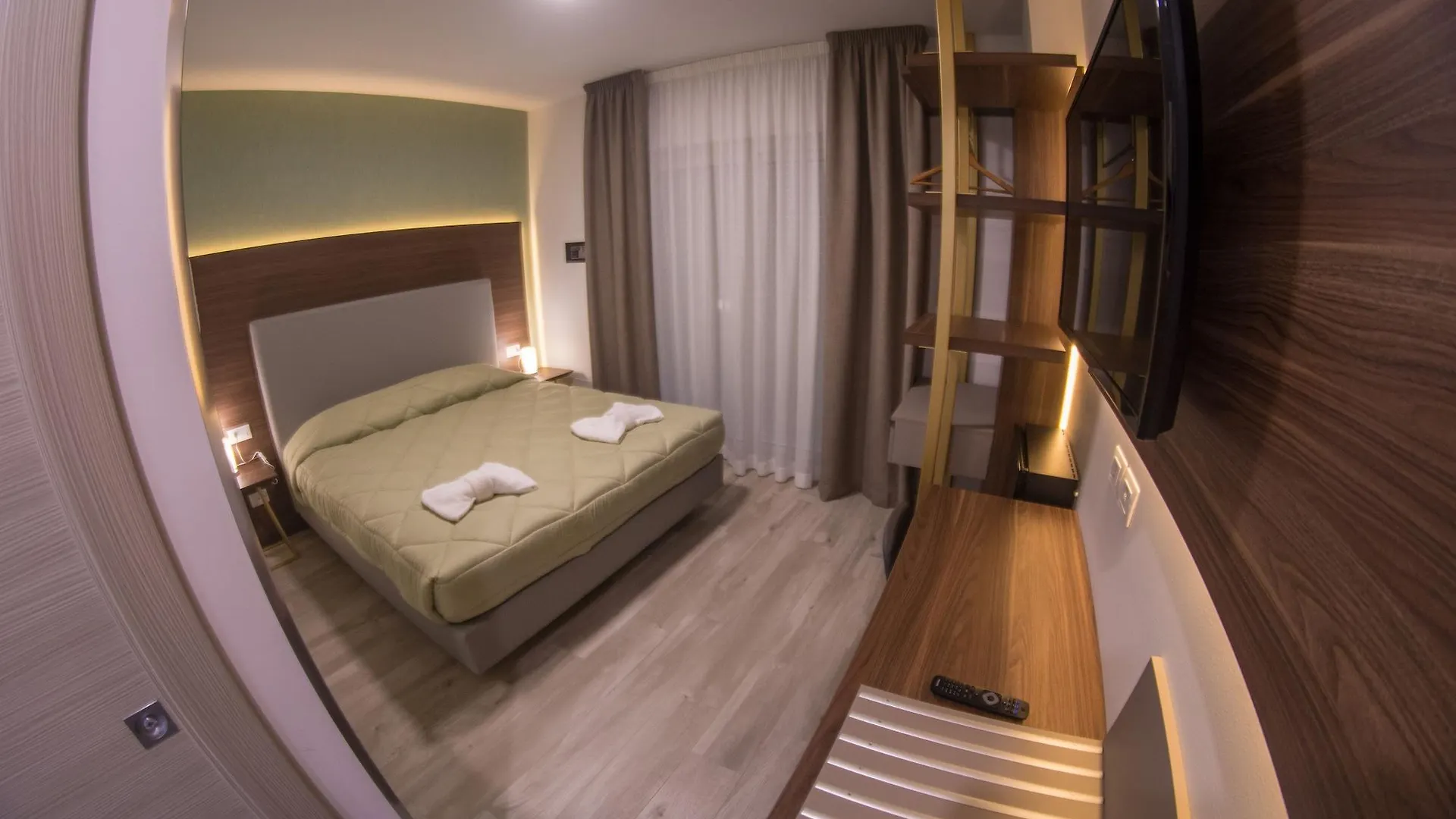 8Room Hotel Katania