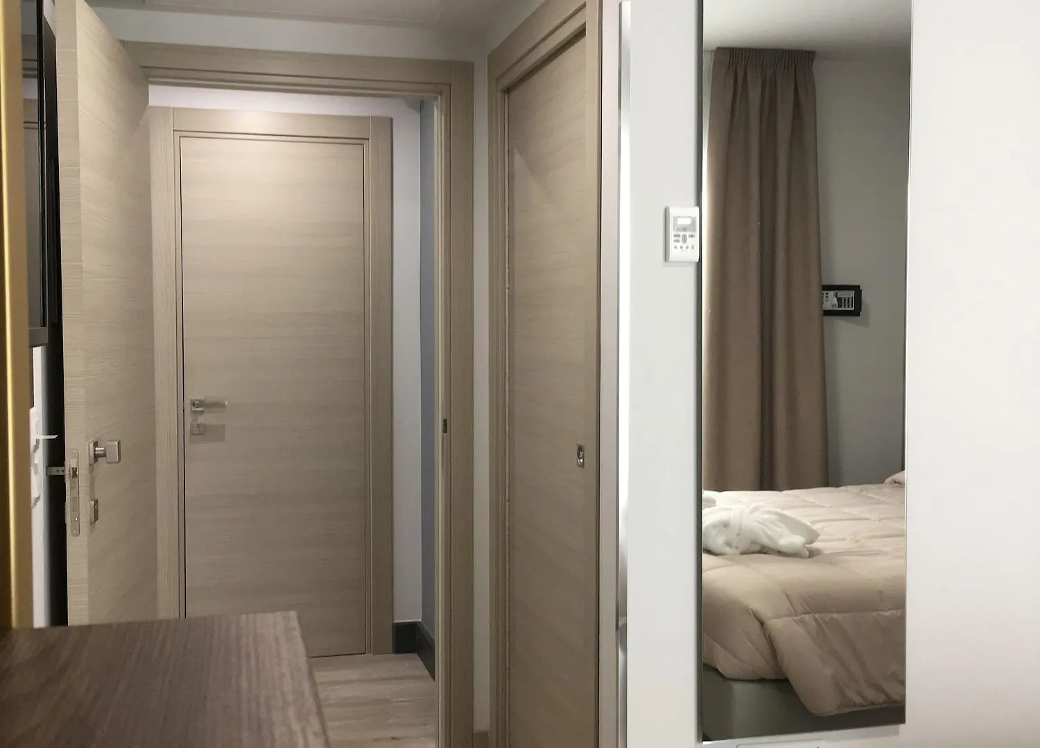 8Room Hotel CTA