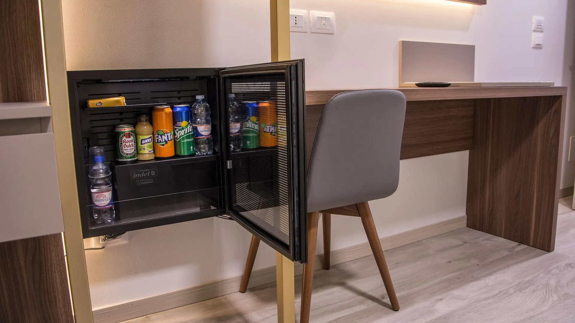 8Room Hotel CTA