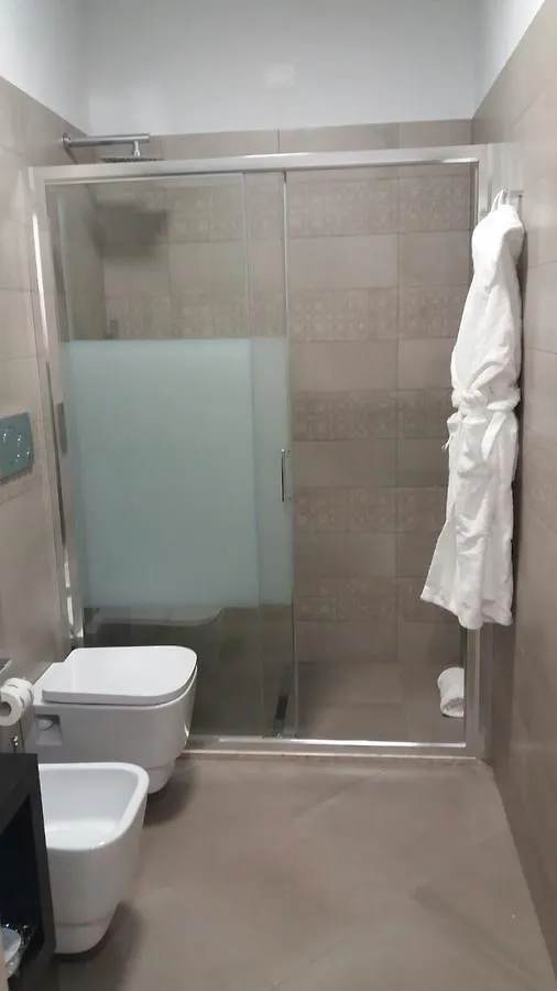 8Room Hotel CTA