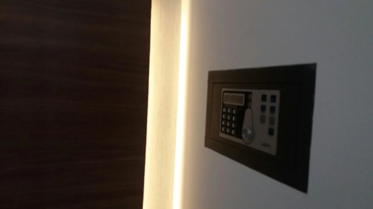 8Room Hotel CTA