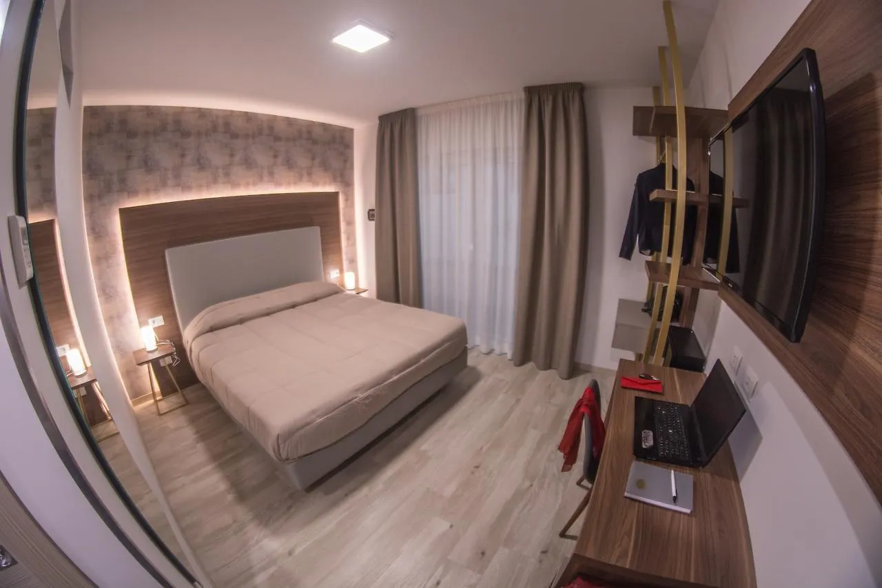 8Room Hotel CTA