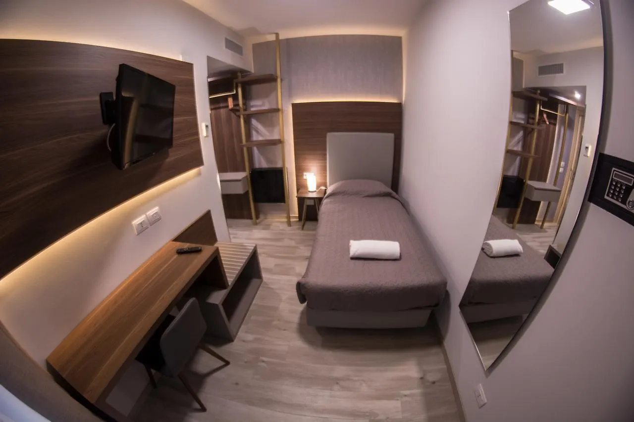 8Room Hotel CTA