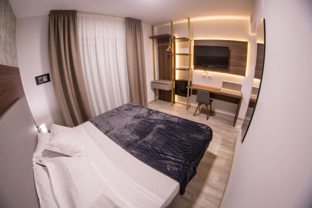 8Room Hotel CTA
