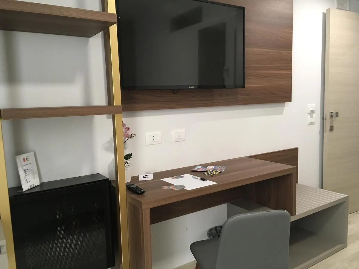 8Room Hotel CTA