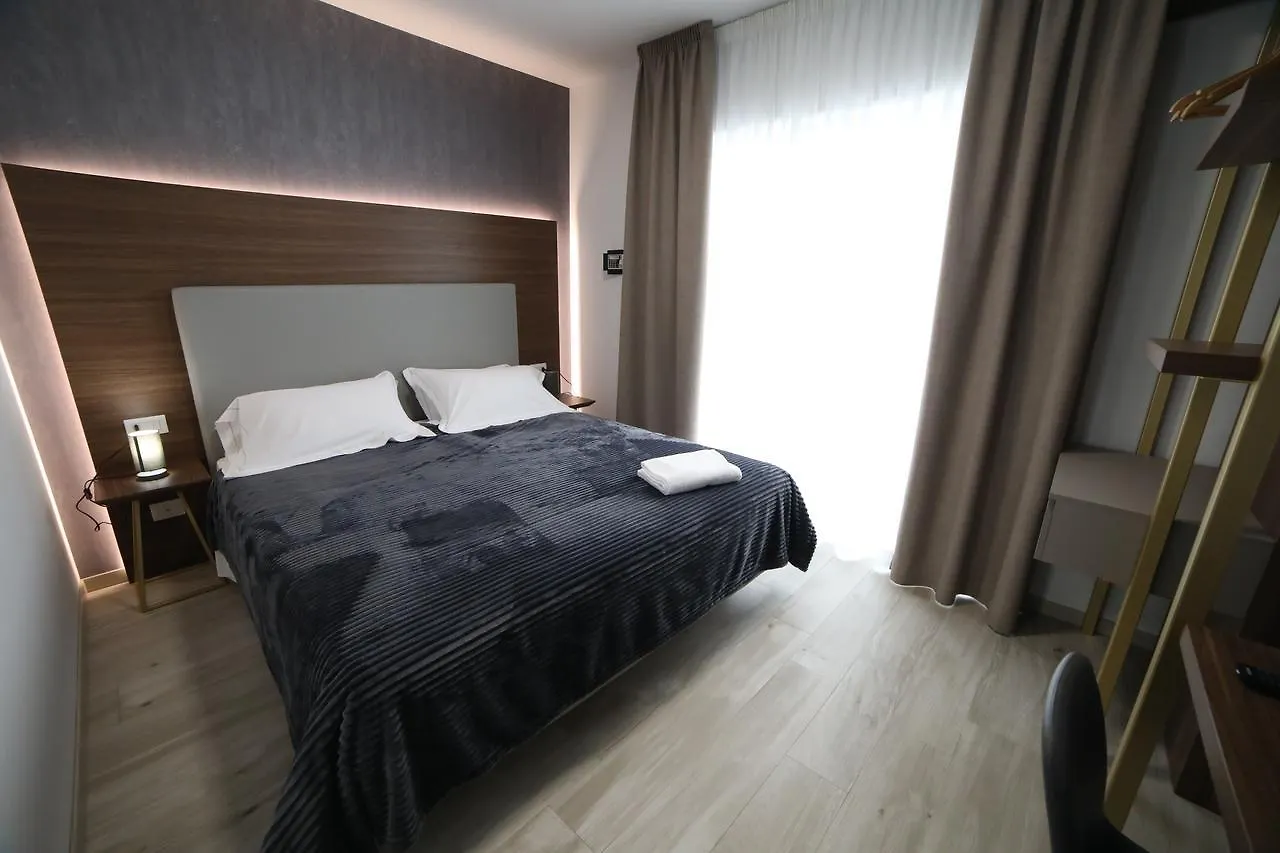 8Room Hotel CTA
