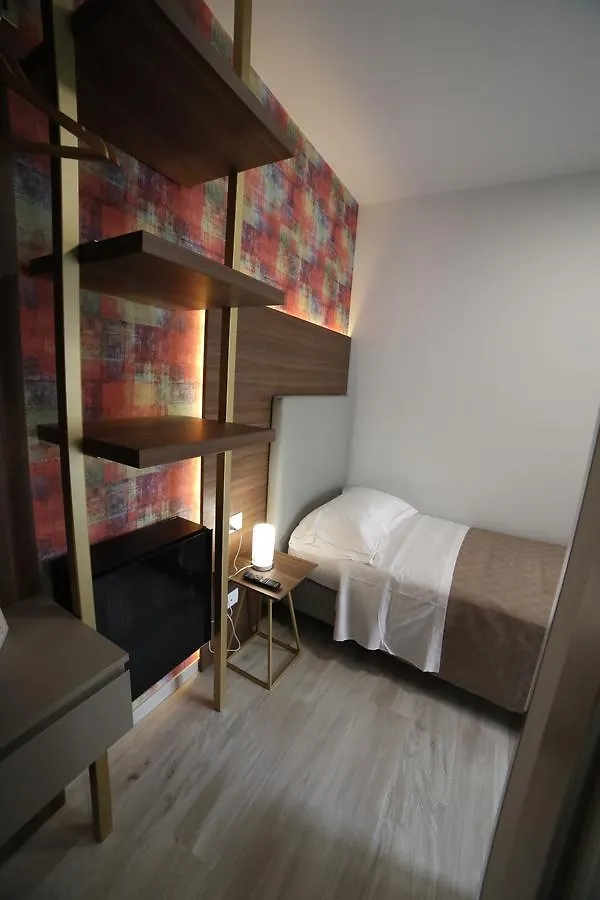 8Room Hotel CTA
