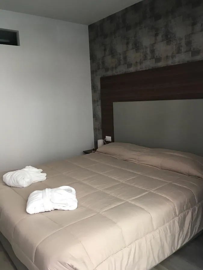 8Room Hotel CTA