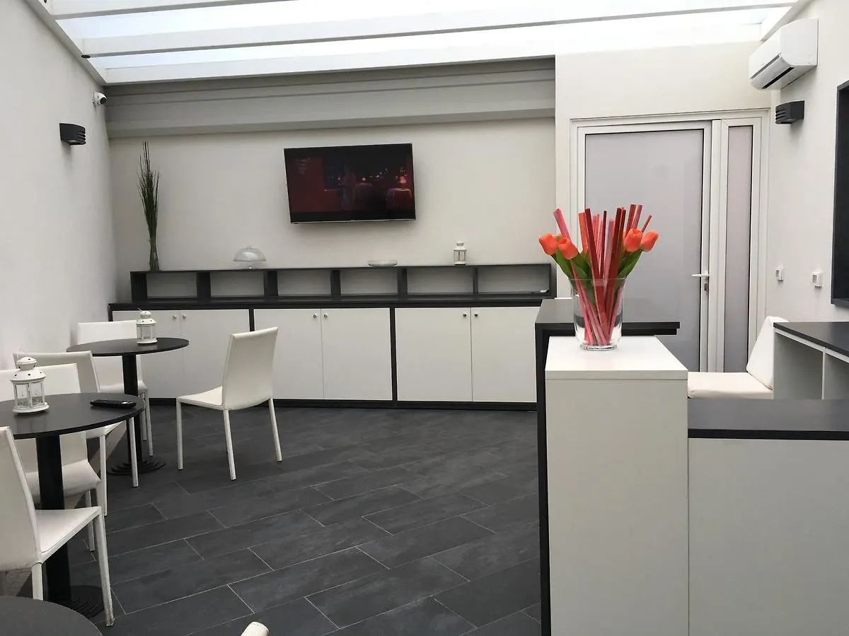 8Room Hotel CTA
