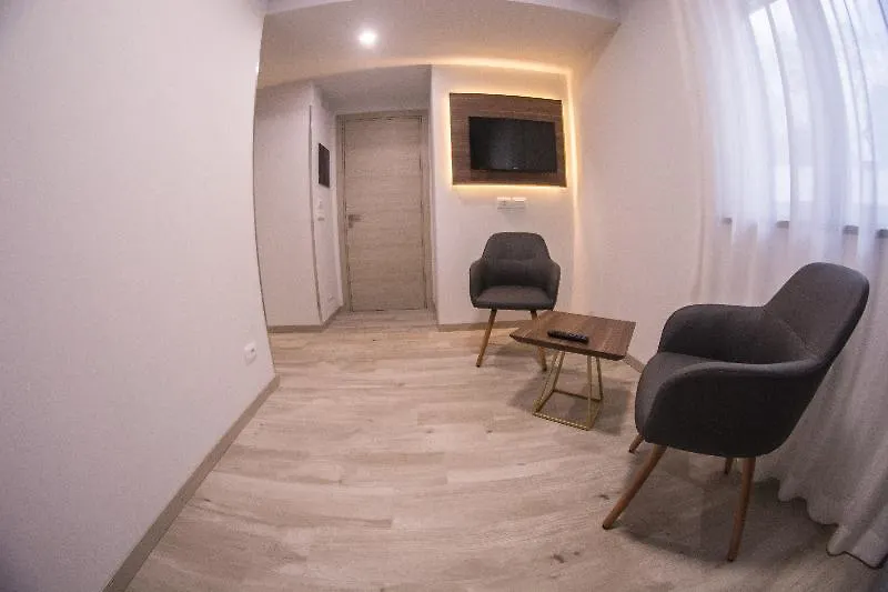 8Room Hotel CTA