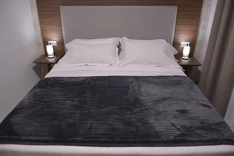 8Room Hotel CTA