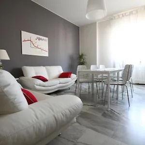 https://myroom-in-town.it-lombardy.com