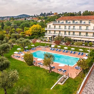 https://villa-paradiso-suite.it-lombardy.com