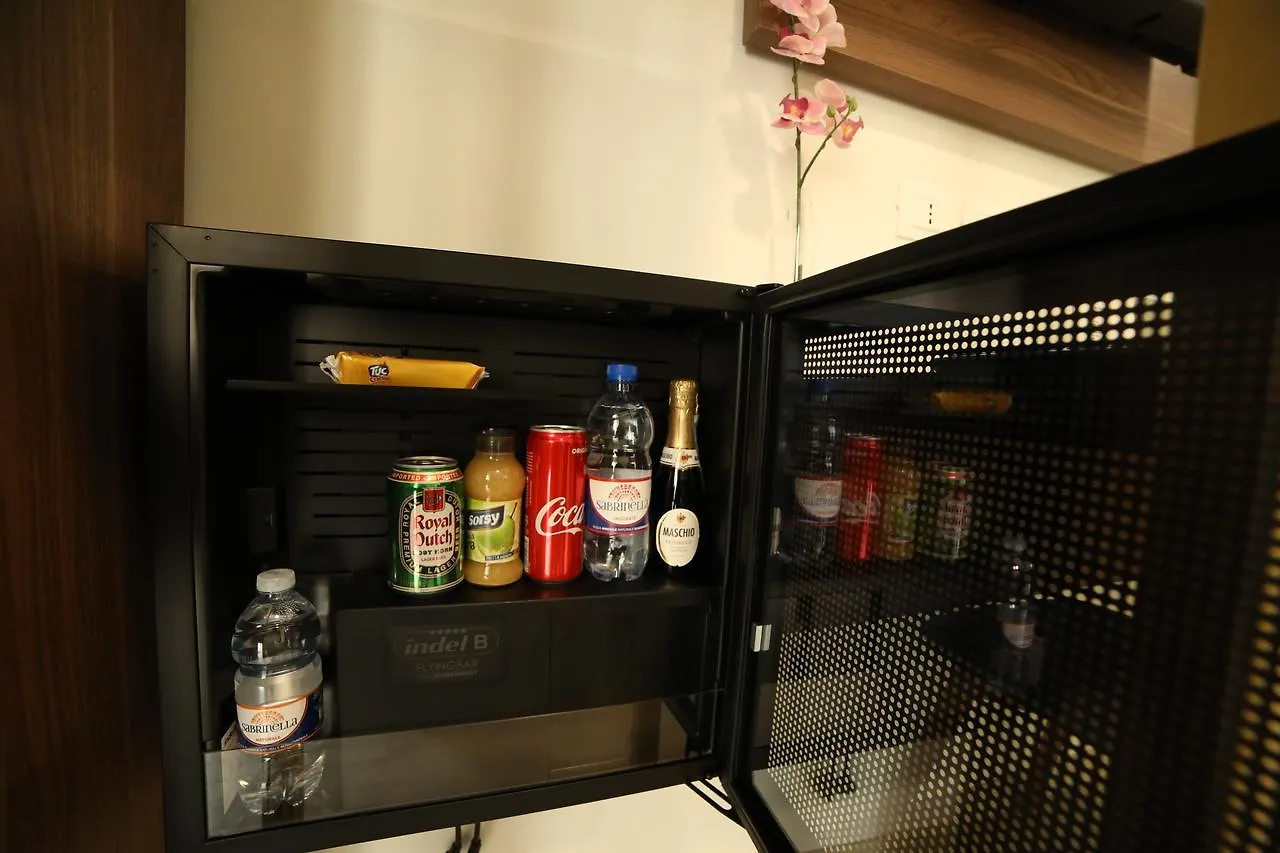 8Room Hotel Catania 4*,
